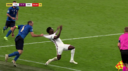 Giorgio Chiellini kể lại khoảnh khắc kéo ngã Bukayo Saka