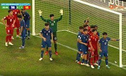 U23 Việt Nam chơi chiến thuật "ruồi bu" trước khung thành Thái Lan