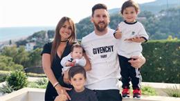 Messi bên vợ con dịp năm mới