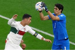 Điểm tin bóng đá tối 1/1: MU nhắm người hùng Morocco thay De Gea