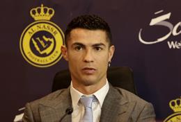 VIDEO: Ronaldo từ chối hàng tá CLB từ nhiều châu lục để tới Ả Rập Xê Út