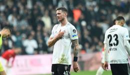 HLV Besiktas lên tiếng về khả năng Wout Weghorst tới MU