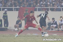 Đoàn Văn Hậu bị CĐV Indonesia "tấn công"