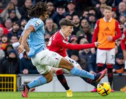 Alejandro Garnacho đi vào lịch sử các trận derby Manchester