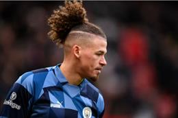 Kalvin Phillips đáng thương nhất ở trận derby Manchester