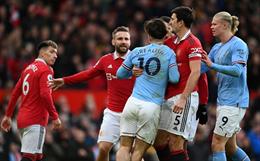 Pep Guardiola cự cãi với Harry Maguire sau trận thua MU