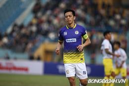 Thủ môn Hải Phòng bay người từ chối cú bắt vô lê đẳng cấp của Văn Quyết