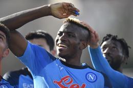 Thắng cách biệt Spezia, Napoli vẫn "đơn côi" trên đỉnh Serie A