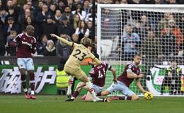 Chelsea mất oan penalty trước West Ham 