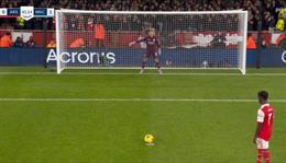 Ederson đấu trí với Bukayo Saka và cái kết