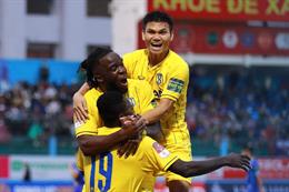 Ngoại binh SLNA "kung-fu" ghi bàn như Ibrahimovic