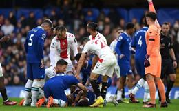 Azpilicueta nhập viện sau pha tung cước của cầu thủ Southampton