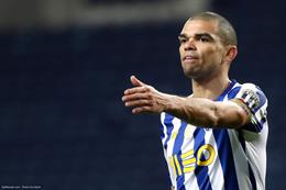 Pepe đi vào lịch sử Champions League