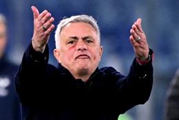 Jose Mourinho ăn thẻ đỏ, Roma thua sốc đội cuối bảng