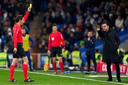 HLV Xavi gọi thẳng cầu thủ Real Madrid là "đồ ngu"