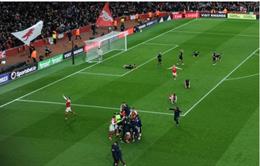 Arsenal đối mặt với án phạt sau trận thắng Bournemouth