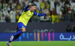 Ronaldo lập siêu phẩm đá phạt để giải cứu Al-Nassr