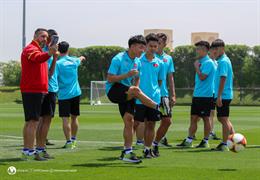 U23 Việt Nam tập luyện trên sân cỏ siêu đẹp tại Qatar