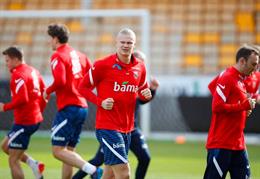 Hé lộ cách ngăn cản Erling Haaland ghi bàn