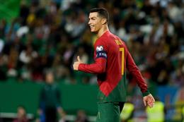 Cristiano Ronaldo lập 2 kỷ lục sau cú đúp vào lưới Liechtenstein