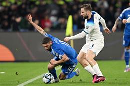 Luke Shaw nhận 2 thẻ vàng chỉ trong 54 giây