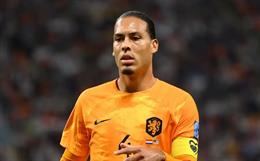 Van Dijk nhận chỉ trích từ huyền thoại Van Basten