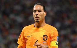 Bênh vực Messi, Van Dijk lên tiếng phản bác thầy cũ Louis Van Gaal 