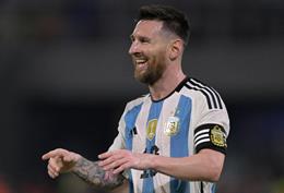 Lionel Messi chạm cột mốc lịch sử cùng ĐT Argentina
