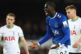 Arsenal nâng cấp tuyến giữa bằng sao Everton