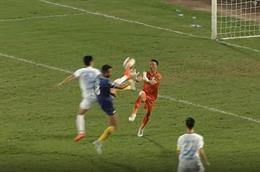 Quả penalty tranh cãi giúp Nam Định gỡ hòa trước Khánh Hòa