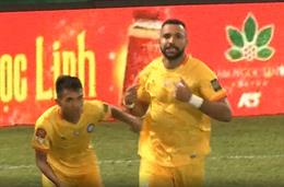 VIDEO: Chống bóng bổng kém, HAGL phải nhận bàn thua trước Khánh Hòa
