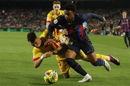 Chelsea đàm phán chiêu mộ hậu vệ của Barca