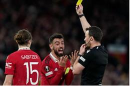 Rio Ferdinand và Peter Schmeichel nổi điên sau trận hòa Sevilla