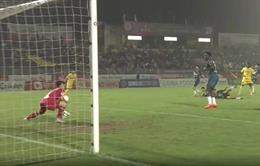 VIDEO: Thủ môn HAGL mắc lỗi, sao U22 ghi bàn cho SLNA 