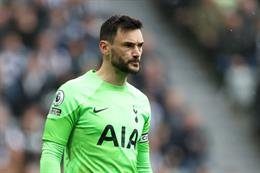 Hugo Lloris bị Tottenham rút khỏi sân sau hiệp 1 đáng quên trước Tottenham