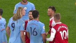 Hậu vệ Arsenal "cà khịa" dàn sao Man City
