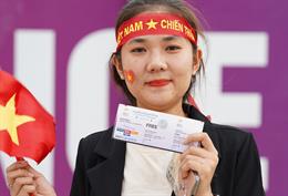 CĐV Việt Nam vất vả vào sân theo dõi SEA Games 32
