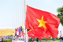 Quốc kỳ Việt Nam tung bay tại Morodok trong Lễ thượng cờ