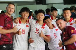 U22 Việt Nam thoải mái thư giãn sau chiến thắng trước Singapore 