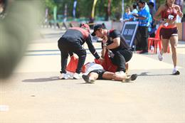 Nữ VĐV Indonesia ngất xỉu sau khi giành HCV SEA Games 32