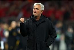 Đưa Roma vào CK Europa League, Mourinho phản ứng thế nào?