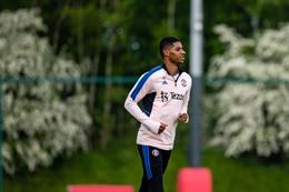 Rashford bị Ten Hag phạt vì đi muộn... 45 giây 