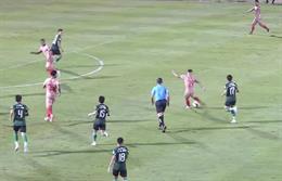 Cựu sao U23 Việt Nam tạo siêu phẩm sút xa vào lưới đội bóng cũ