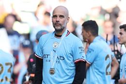 Pep Guardiola vẫn chưa dám nghĩ tới cú ăn ba cho Man City