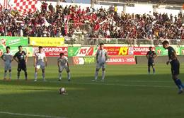 Bùi Hoàng Việt Anh mắc sai lầm, Hà Nội nhận bàn thua sớm trước HAGL