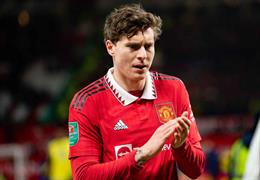 MU gia hạn hợp đồng với Victor Lindelof