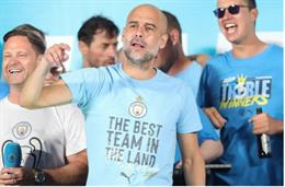 Pep Guardiola tặng hết tiền thưởng cho nhân viên của Man City