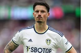 MU gây sốc với hậu vệ của Leeds United