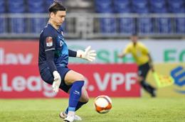 Văn Lâm cản phá xuất thần cú sút xa búa bổ của ngoại binh CLB Công An Hà Nội