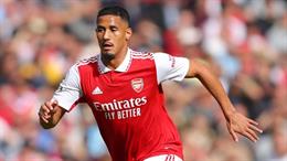 William Saliba được đưa lên mây sau màn tái xuất
